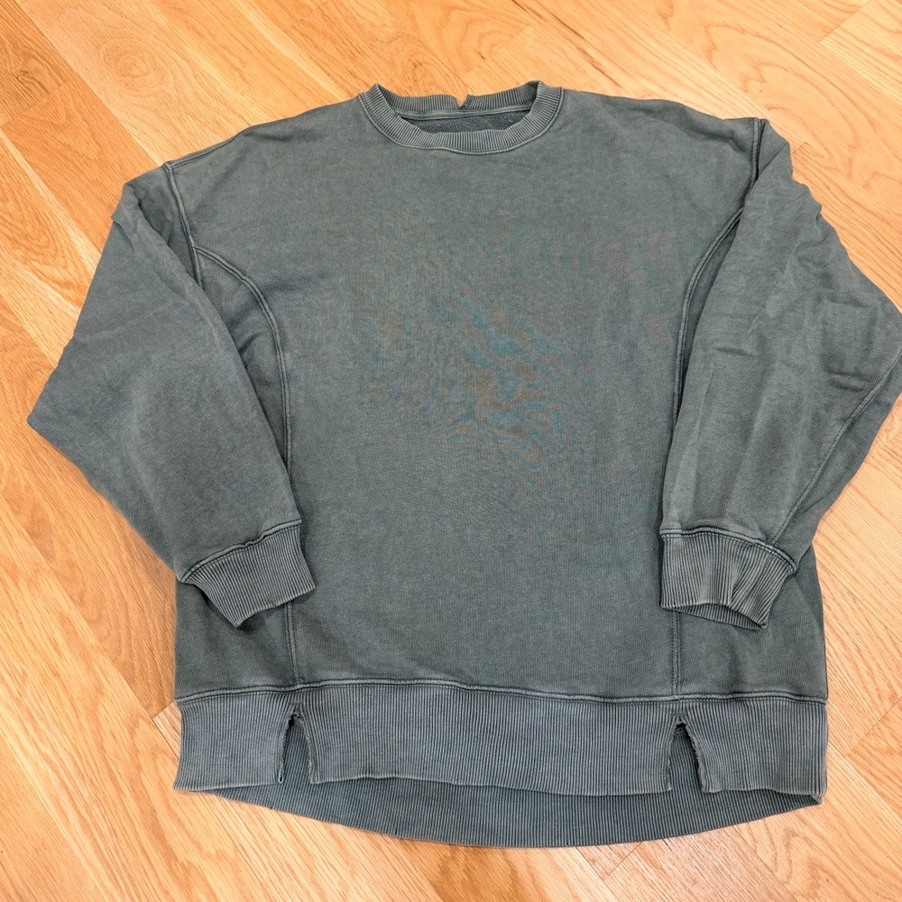 Aerie women’s oversized sweatshirt